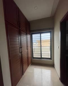 10 Marla Upper Portion For Rent