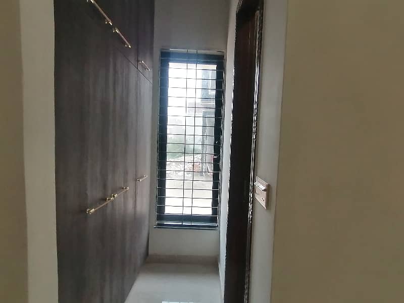 Ideal Prime Location House Is Available For sale In Lahore 11