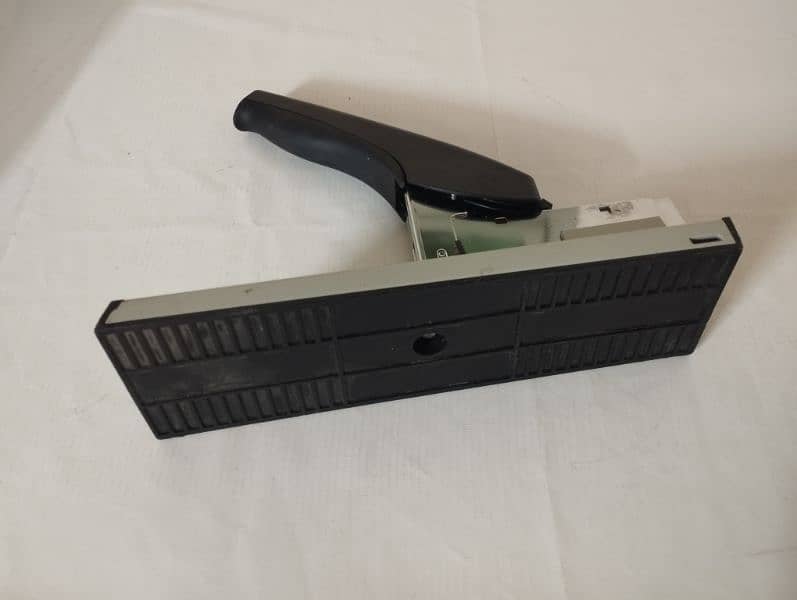 Stapler . Big . Heavy duty . Taiwan 4