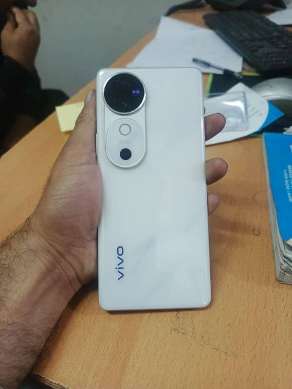 VIVO V40 5G 4