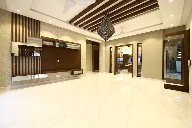 01 KANAL FUL BASEMENT CINEMA BEAUTIFULL MODERN DESIGN HOUSE FOR RENT IN DHA PHASE 5 GOOOD LOCATION 2