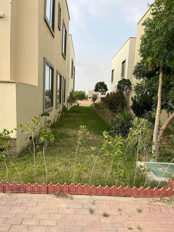 3Bed DDL 125 sq yd Villa FOR SALE at Precicnt-10B (All Amenities Nearby) Heighted Location Investor Rates 12