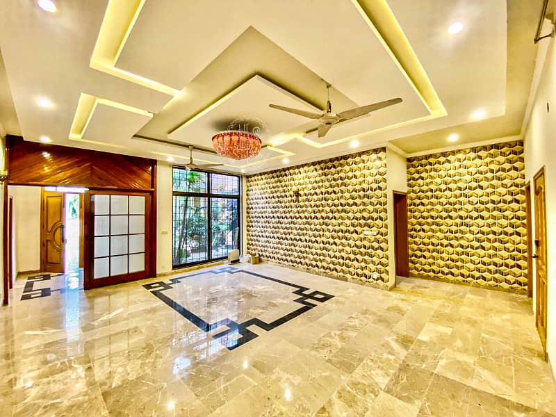 01 KANAL MOST BEAUTIFULL MODERN DESIGN HOUSE FOR RENT IN DHA PHASE 1 GOOD LOCATION 22