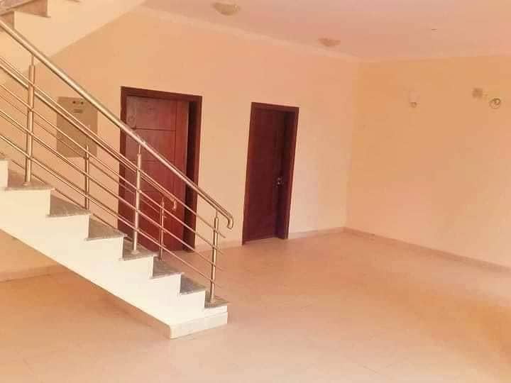 3Bed DDL 152sq yd Villa FOR SALE at Precicnt-11B (All Amenities Nearby) Investor Rates 3