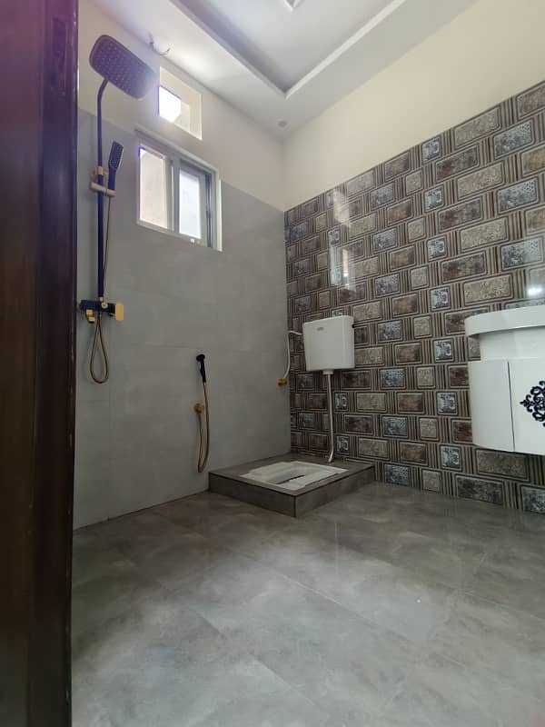 6 MARLA,5 BED ROOMS BRAND NEW SPANISH HOUSE FOR SALE 3