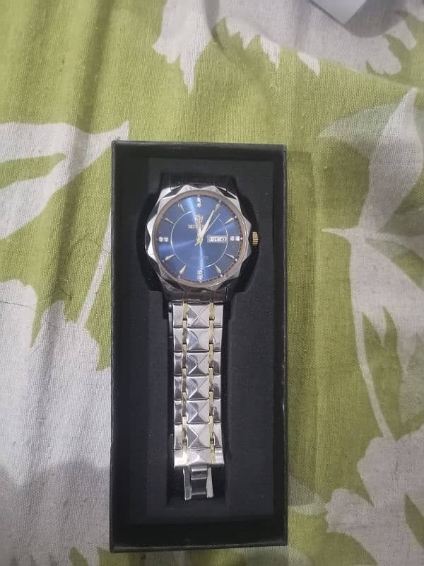 Branded luxury watch with box. 2