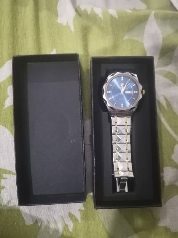 Branded luxury watch with box. 3