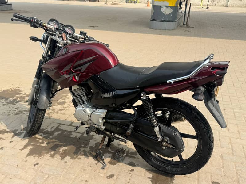 YAMAHA YBR 125-G (2017) MODEL 4