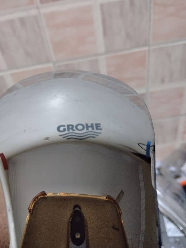 GROHE basin mixer. 0