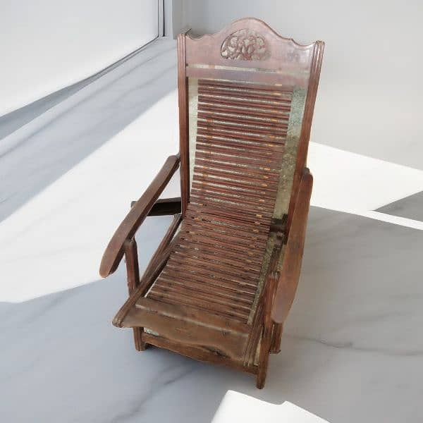 wooden relaxing chair 1