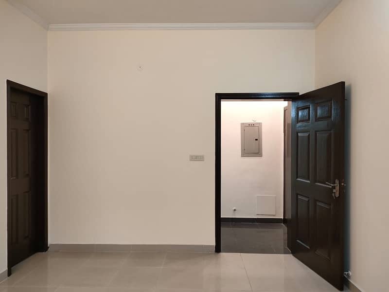 Cheapest 6 Marla 2 Bed Flat On 2nd Floor For Sale In Askari 11 Lahore 9