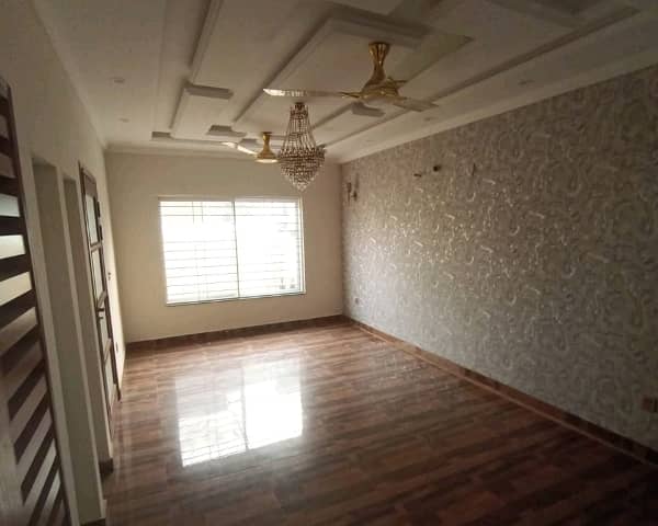 Good 10 Marla House For rent In Bankers Co-operative Housing Society 14