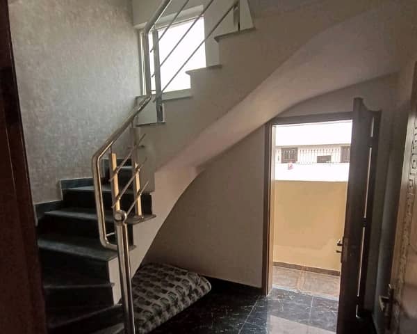 Good 10 Marla House For rent In Bankers Co-operative Housing Society 19