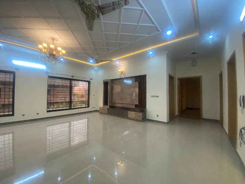 Upper portion for rent in G15 size 1 Kanal separate gate entrance water gas electricity All facilities near to markaz best location More Five options available 0