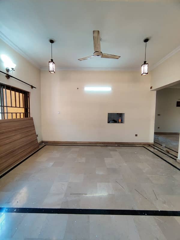 Upper portion for rent in G15 size 1 Kanal separate gate entrance water gas electricity All facilities near to markaz best location More Five options available 7