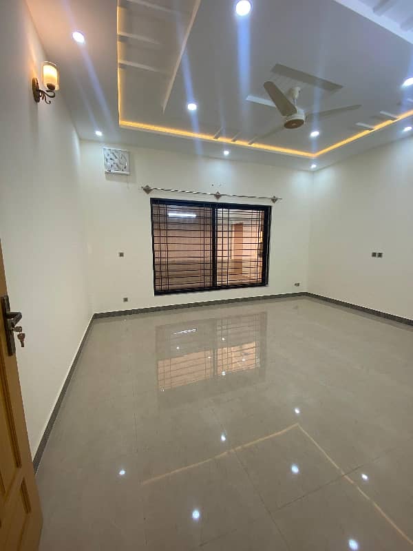 Upper portion for rent in G15 size 1 Kanal separate gate entrance water gas electricity All facilities near to markaz best location More Five options available 8