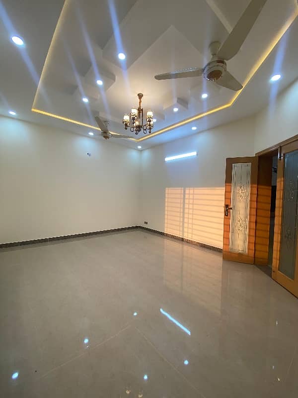 Upper portion for rent in G15 size 1 Kanal separate gate entrance water gas electricity All facilities near to markaz best location More Five options available 9