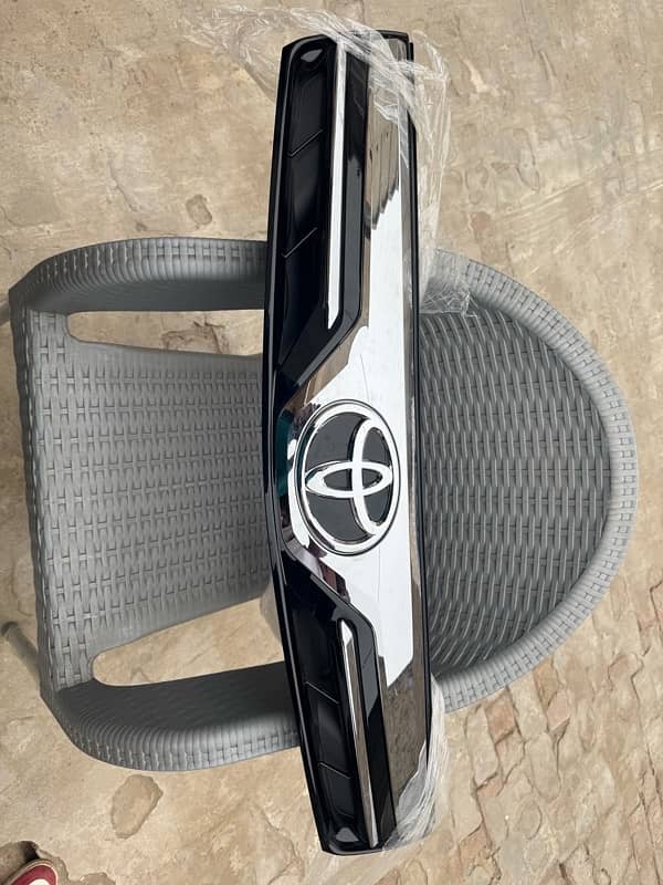 Toyota Roomy front grill 0