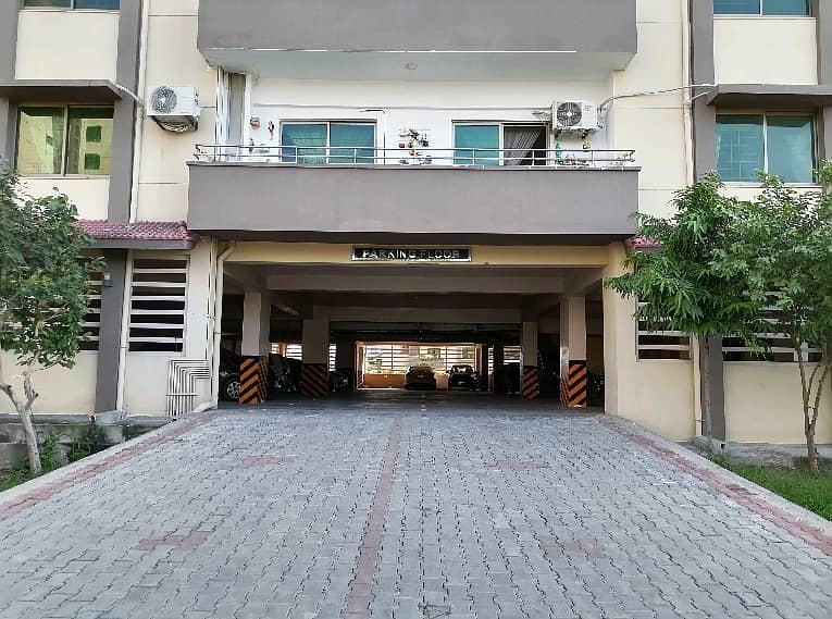 Prime Location Askari 11 - Sector B Apartments Flat Sized 10 Marla For Sale 1