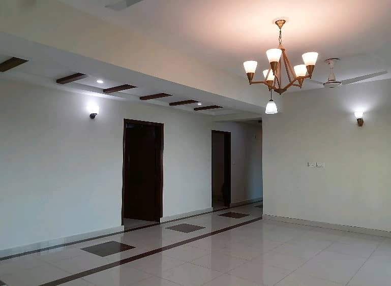 Prime Location Askari 11 - Sector B Apartments Flat Sized 10 Marla For Sale 3