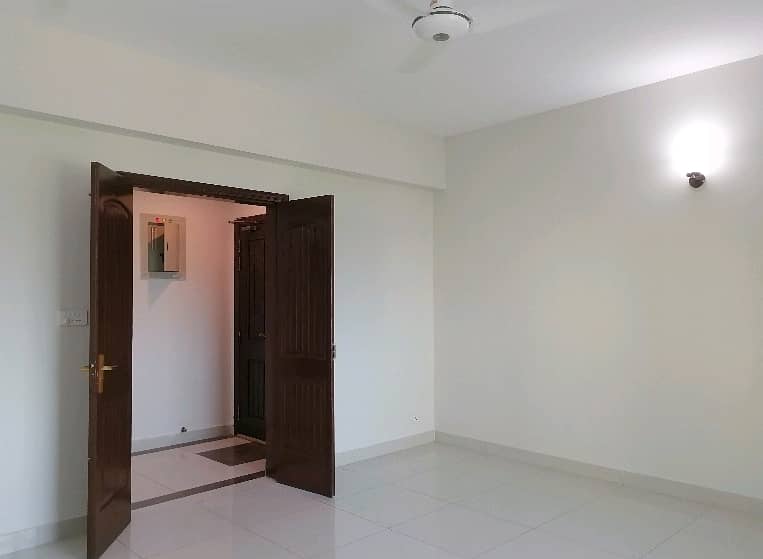 Prime Location Askari 11 - Sector B Apartments Flat Sized 10 Marla For Sale 5