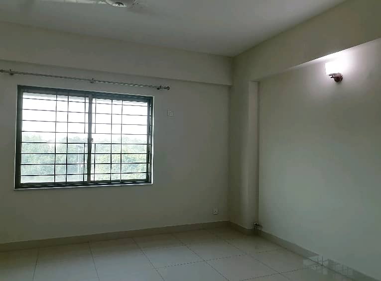 Prime Location Askari 11 - Sector B Apartments Flat Sized 10 Marla For Sale 6