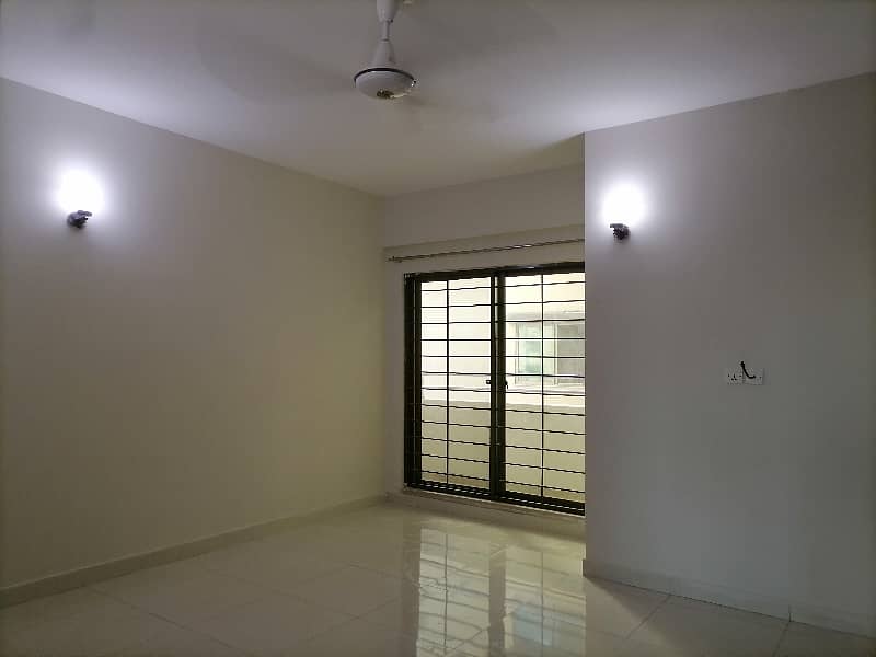 Prime Location Askari 11 - Sector B Apartments Flat Sized 10 Marla For Sale 10