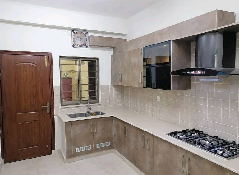 10 Marla Flat Available For Sale In Askari 11 - Sector D If You Hurry 4