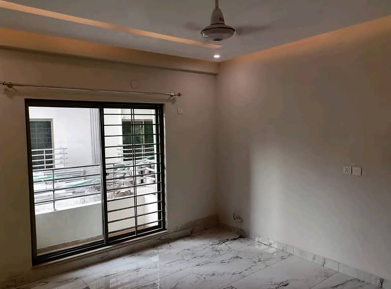 In Askari 11 - Sector D 10 Marla Flat For Sale 5