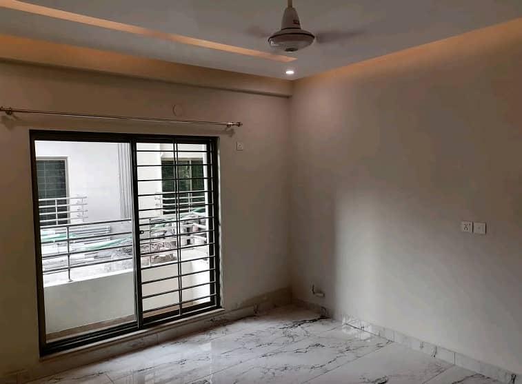 Unoccupied Flat Of 10 Marla Is Available For Rent In Askari 5