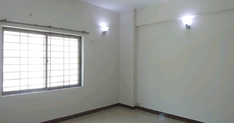 Spacious Flat Is Available For Sale In Ideal Location Of Askari 11 - Sector B Apartments 7