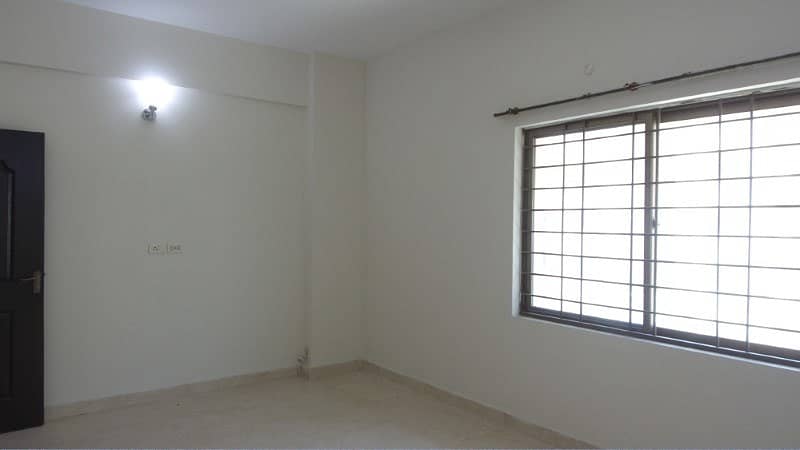 Get This Amazing 10 Marla Flat Available In Askari 11 - Sector B Apartments 14