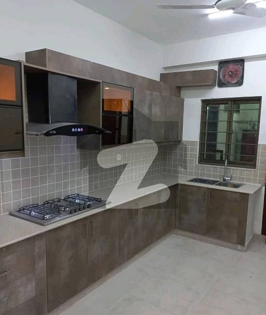 10 Marla Flat In Lahore Is Available For sale 3