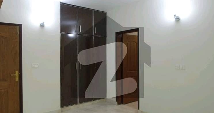 10 Marla Flat For Sale In Askari 11 - Sector B Apartments Lahore 5