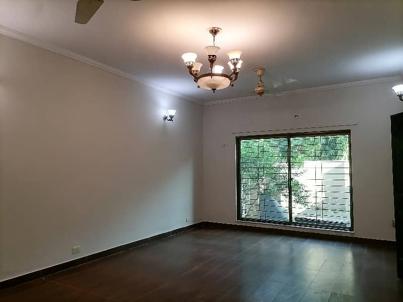 10 Marla House For rent Is Available In Askari 11 - Sector B 1