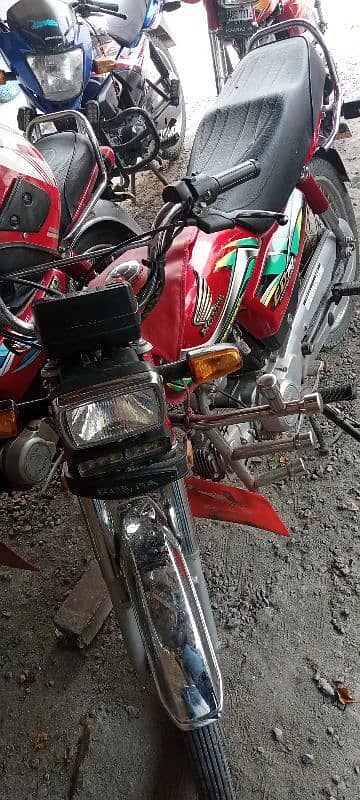 honda cd 70 in red color 0