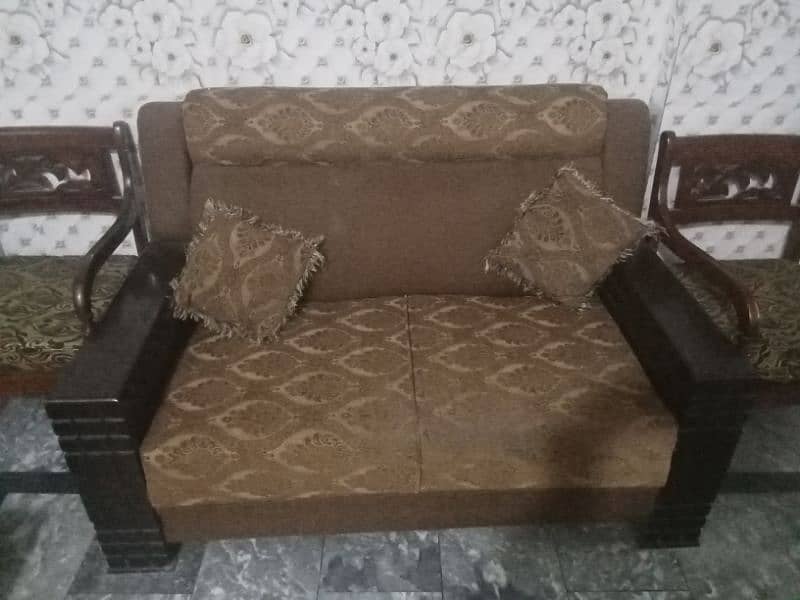 nice and strong wood 7 seater 1