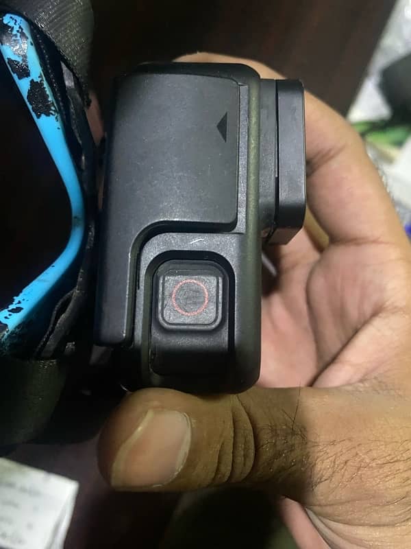 go pro hero 7 with all accessories and one extra battery 3