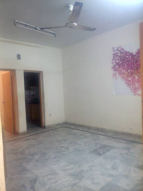 G11 25 - 50 GROUND PORTION FOR RENT NEAR MARKET 0