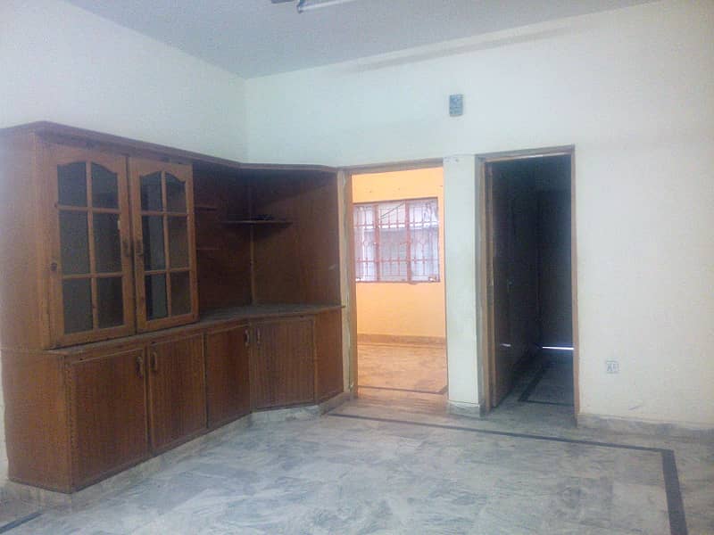 G11 25 - 50 GROUND PORTION FOR RENT NEAR MARKET 1