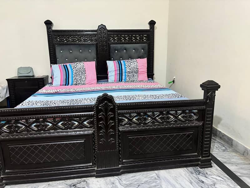 King size bed |bed set with two side tables and dressing table 1