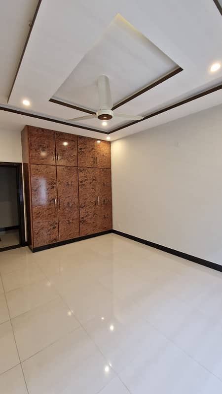 G11 SPACIOUS ONE KANAL UPPER PORTION FOR RENT NEAR PARK 6