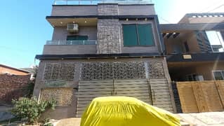 Ideally Located House Of 6 Marla Is Available For Sale In Lahore