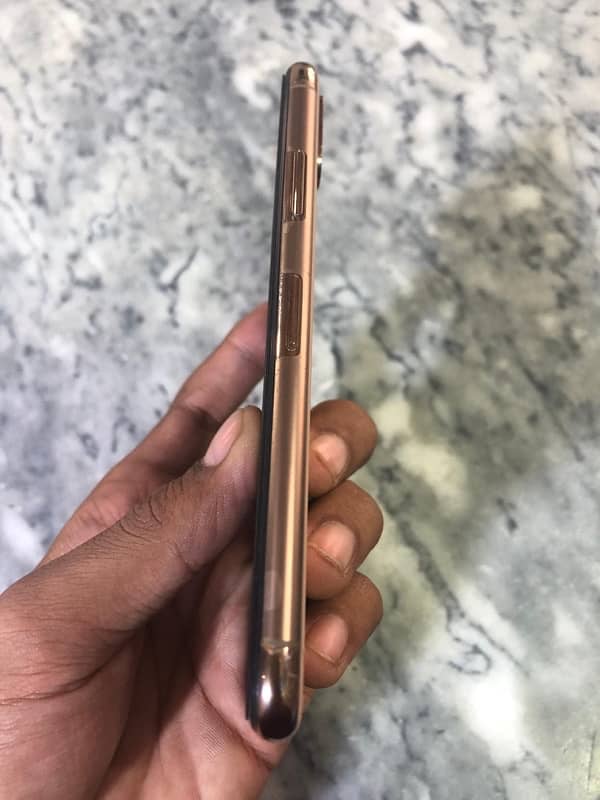 Iphone xs 256 PTA approved. 4