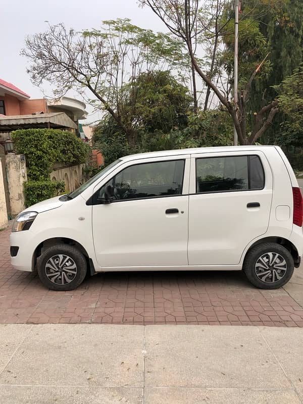 Suzuki Wagon R 2023 totally genuine low mileage car 2