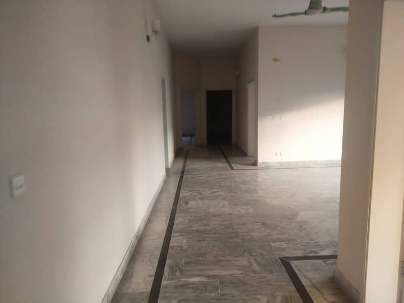 1 kanal upper for rent 8