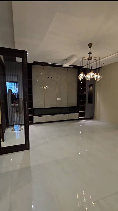 10 Marla Luxury brand New House FOR RENT 0