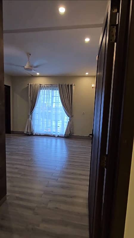 10 Marla Luxury brand New House FOR RENT 14