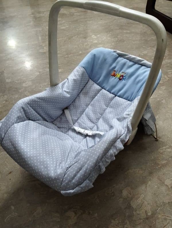 Baby carry cot with storage box 0