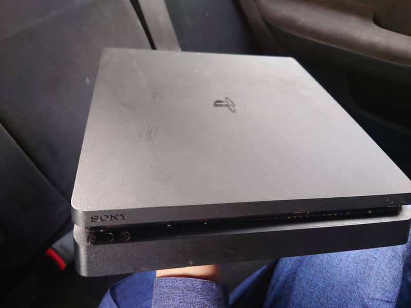 Playstation 4 Slim 3